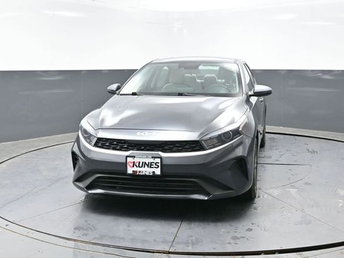 Used 2022 Kia Forte LXS w/ LXS Technology Package FWD image 6