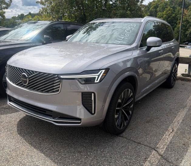 Used 2026 Volvo XC90 B6 Plus w/ Protection Package AWD/4WD image 2