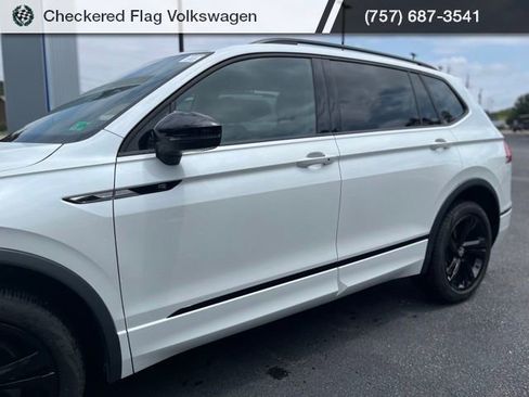 Used 2023 Volkswagen Tiguan SE R-Line FWD image 3
