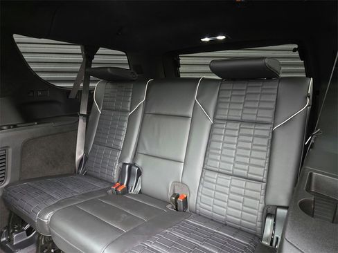 Used 2025 Cadillac Escalade ESV V image 18