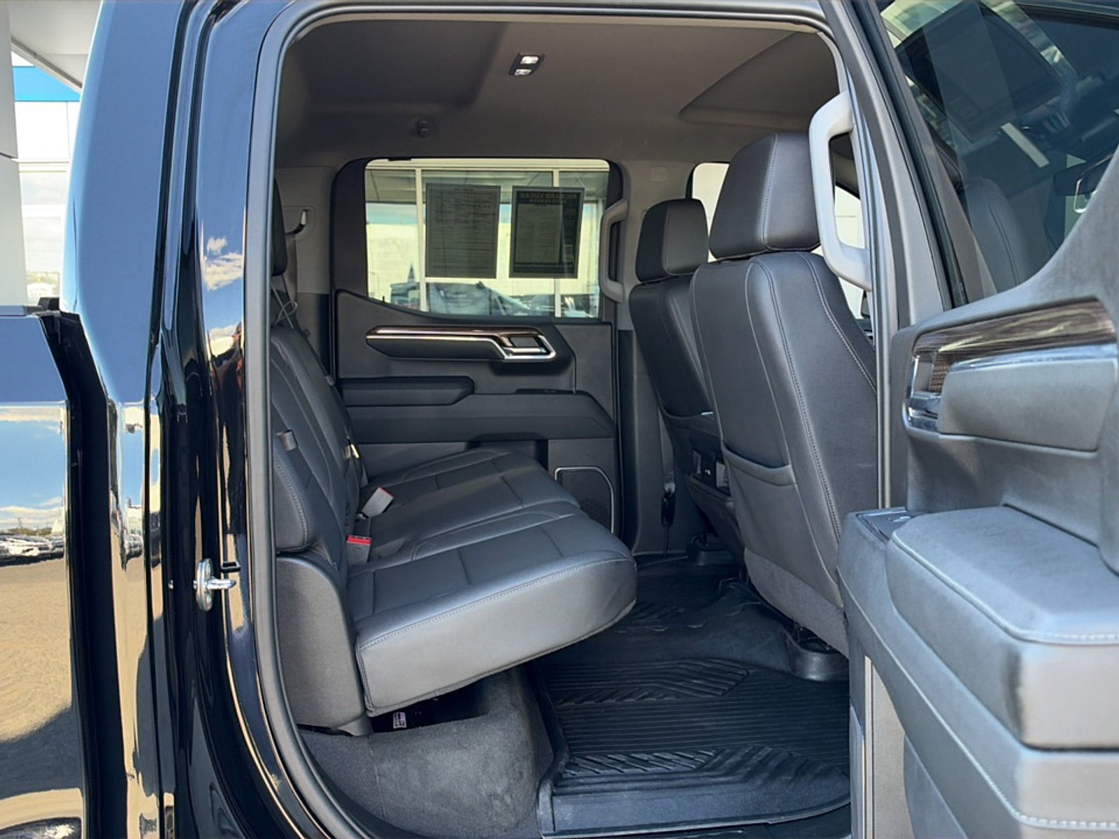 Used 2024 Chevrolet Silverado 1500 LT Trail Boss w/ Convenience Package II AWD/4WD image 21