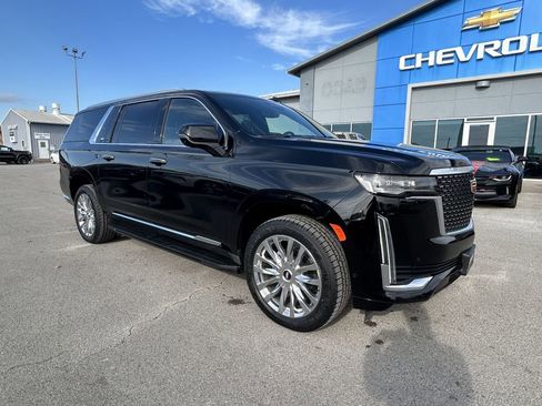 Used 2022 Cadillac Escalade ESV Premium Luxury image 2
