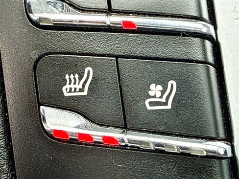 Used 2021 Porsche Macan S image 22