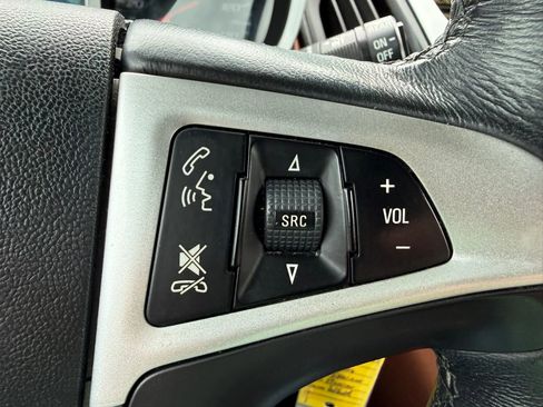 Used 2017 Chevrolet Equinox Premier w/ Enhanced Convenience Package FWD image 12