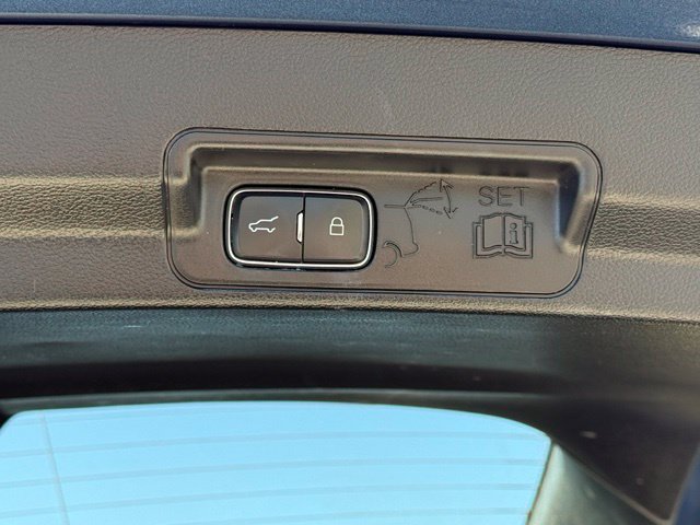 Used 2020 Ford Explorer XLT AWD/4WD image 10