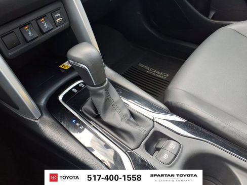 Used 2022 Toyota Corolla Cross XLE w/ Convenience Package AWD/4WD image 23