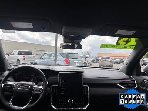 Used 2025 GMC Acadia Elevation image 3