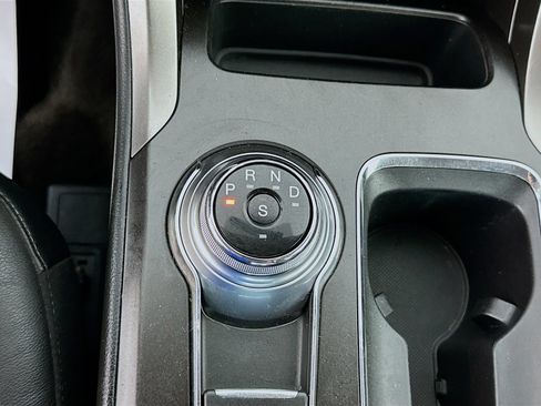 Used 2017 Ford Fusion SE w/ Fusion SE Technology Package FWD image 16