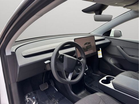 Used 2026 Tesla Model Y 2WD image 6
