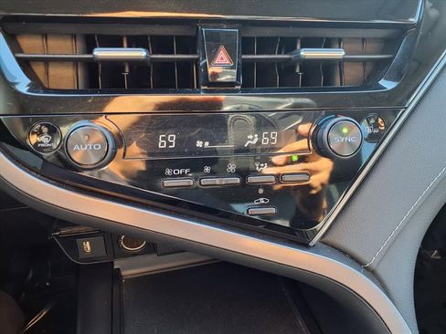 Used 2023 Toyota Camry SE image 19