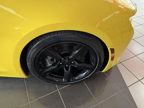 Used 2017 Chevrolet Camaro LT RWD image 31
