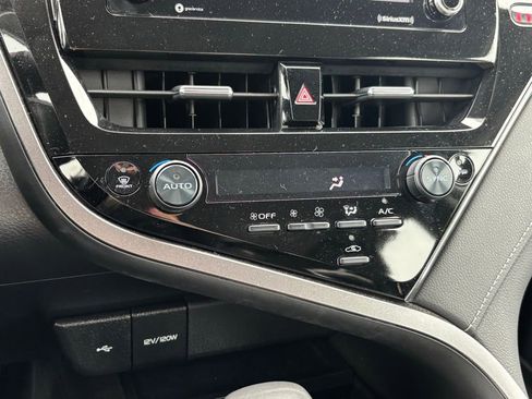 Used 2024 Toyota Camry SE image 10