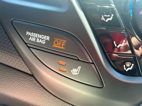 Used 2016 Hyundai Veloster Turbo FWD image 31
