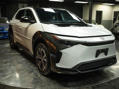 Used 2024 Toyota bZ4X XLE w/ Weather Package image 5