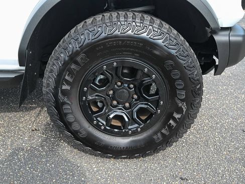 Used 2023 Ford Bronco Wildtrak AWD/4WD image 16