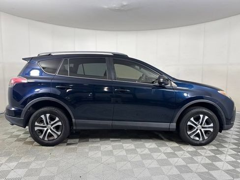 Used 2018 Toyota RAV4 LE FWD image 11