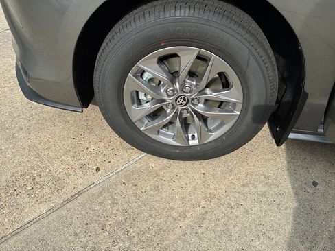 New 2026 Toyota Sienna XLE image 41