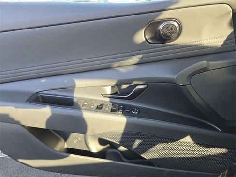 New 2025 Hyundai Elantra SEL image 15