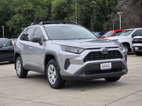 Used 2020 Toyota RAV4 LE FWD image 2