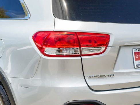 Used 2017 Kia Sorento L FWD image 8