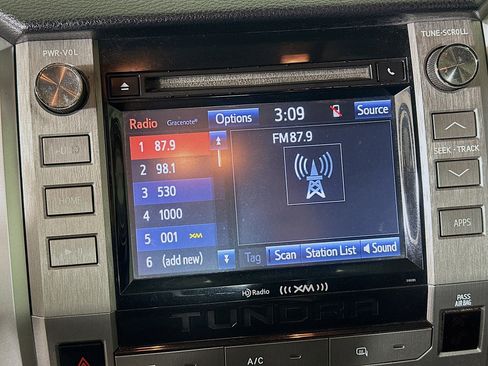 Used 2018 Toyota Tundra SR5 w/ SR5 Upgrade Package image 19