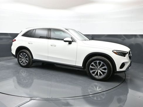 Used 2025 Mercedes-Benz GLC 300 4MATIC image 1