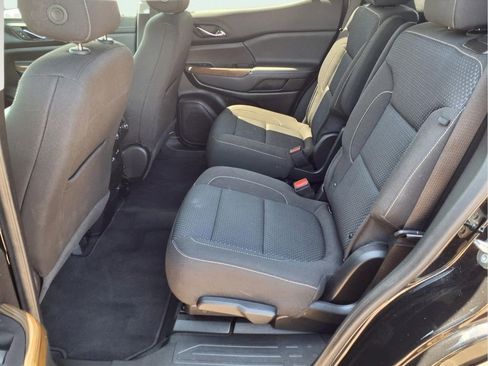 Used 2023 GMC Acadia SLE w/ Driver Convenience Package FWD image 23