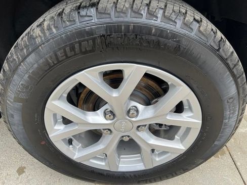 Certified 2023 Jeep Grand Cherokee Limited AWD/4WD image 10