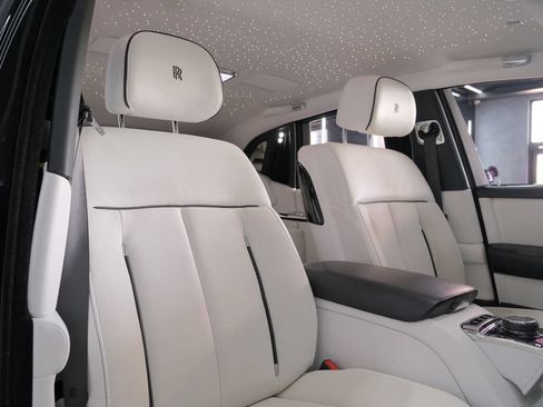 Used 2022 Rolls-Royce Phantom Sedan w/ The Phantom Package RWD image 19