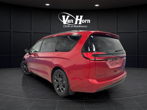 New 2027 Chrysler Pacifica Select FWD image 5