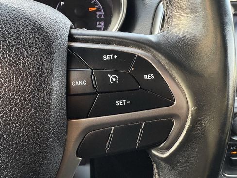 Used 2018 Jeep Grand Cherokee Laredo image 38