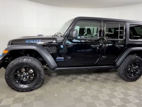 Used 2024 Jeep Wrangler Unlimited AWD/4WD image 12