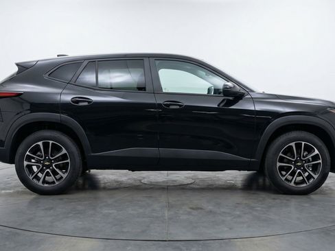 Used 2025 Chevrolet TrailBlazer LT FWD image 11