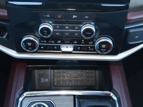 Used 2024 Ford Expedition Limited image 32