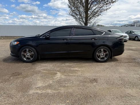 Used 2016 Ford Fusion SE w/ Equipment Group 202A FWD image 2
