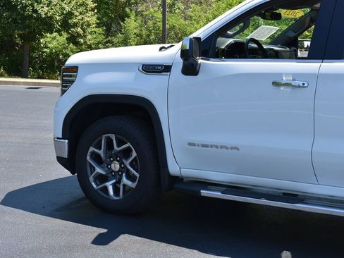 Used 2023 GMC Sierra 1500 SLT w/ SLT Premium Plus Package AWD/4WD image 11