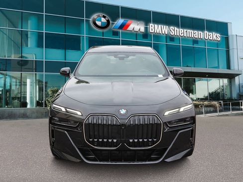 New 2026 BMW 740i w/ Premium Package image 2