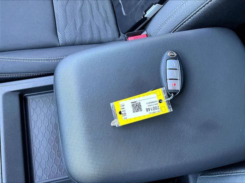 Used 2024 Nissan Frontier SV w/ Technology Package image 31