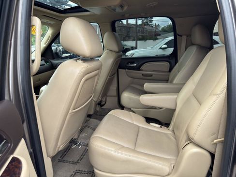 Used 2011 GMC Yukon XL Denali AWD/4WD image 18