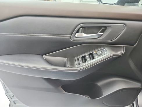 Used 2023 Nissan Rogue SV w/ SV Premium Package image 31