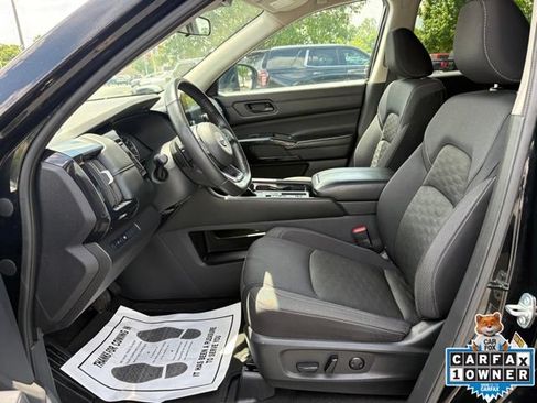 Used 2024 Nissan Pathfinder SV FWD image 11