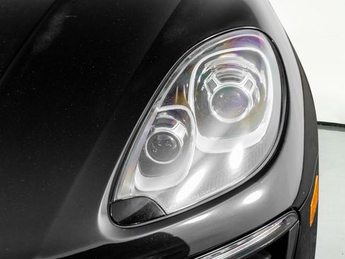 Used 2018 Porsche Macan S image 22