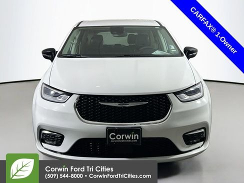 Used 2024 Chrysler Pacifica Touring-L image 4