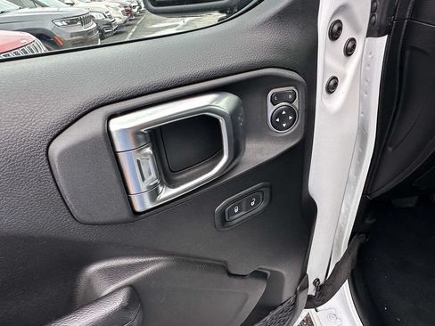 Used 2024 Jeep Wrangler Unlimited w/ Convenience Group AWD/4WD image 18