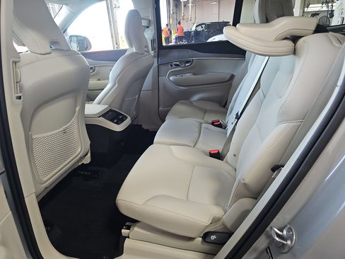Used 2025 Volvo XC90 B6 Plus w/ Protection Package Premier AWD/4WD image 12