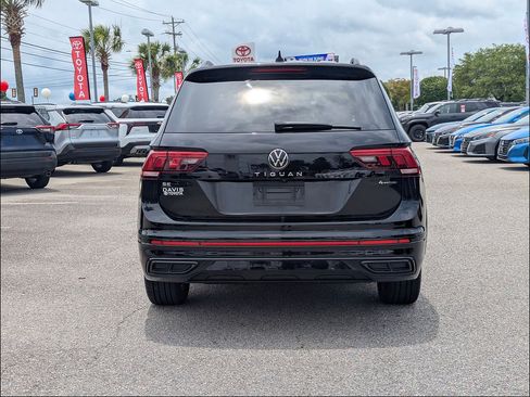 Used 2022 Volkswagen Tiguan SE R-Line AWD/4WD image 4