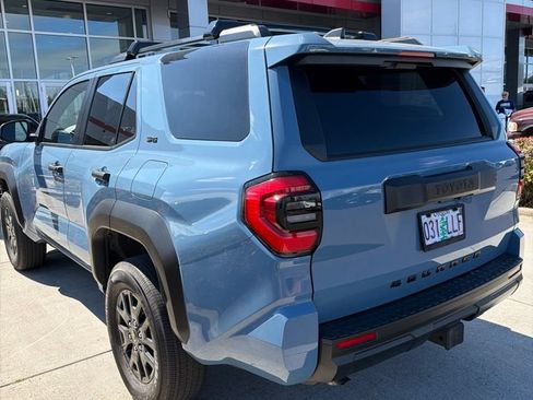 Used 2025 Toyota 4Runner SR5 AWD/4WD image 6