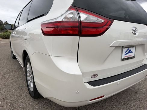 Used 2017 Toyota Sienna XLE w/ XLE Navigation Package FWD image 11