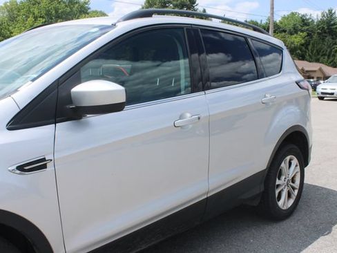 Used 2018 Ford Escape SE w/ SE Sync 3 Package FWD image 43