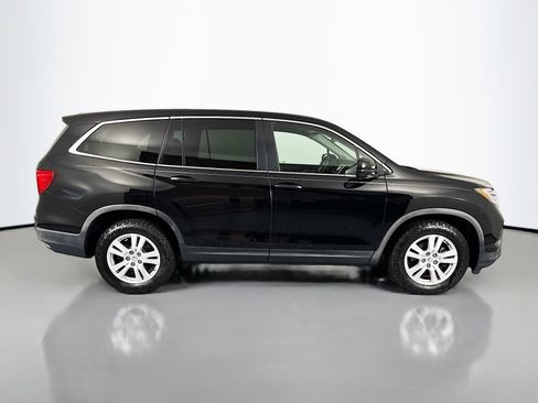 Certified 2017 Honda Pilot LX image 4